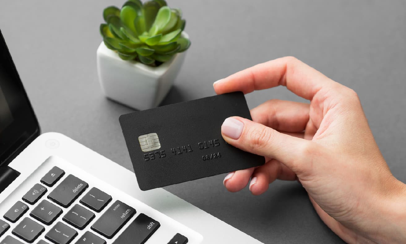 ¿Qué hacer cuando no puedes pagar tus tarjetas de crédito? Expertos aconsejan actuar con rapidez y buscar acuerdos con los bancos